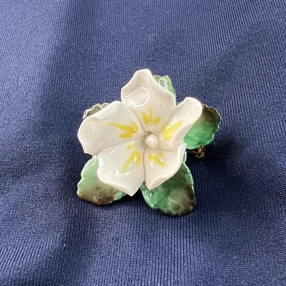 ARTONE Bone China vintage White Flower Pin Brooch England